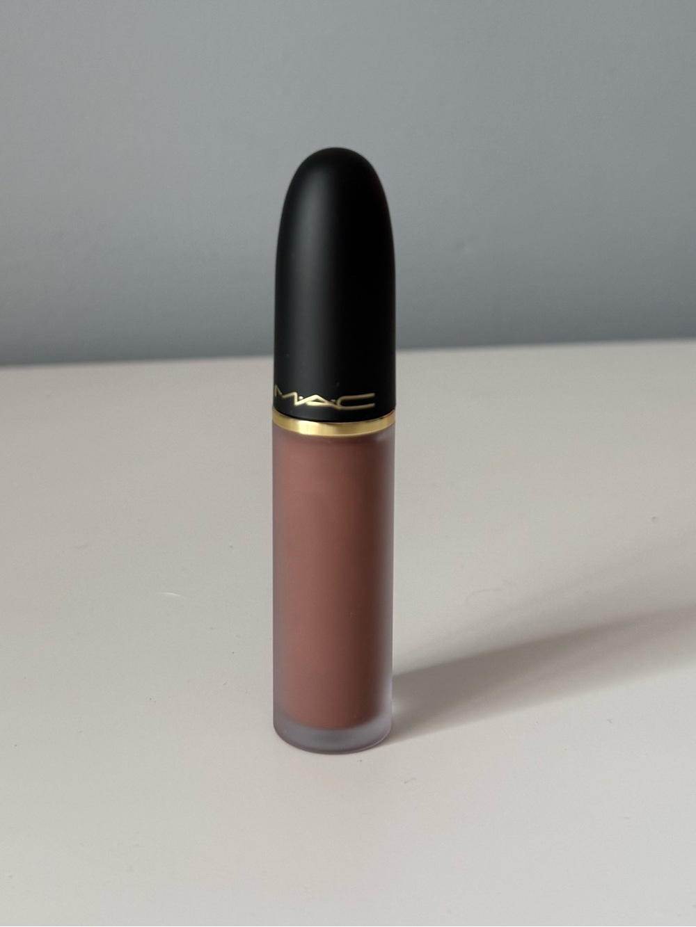 MAC Cosmetics POWDER KISS LIP + CHEEK MOUSSE - BUFFIEST (Midtone nude pink)